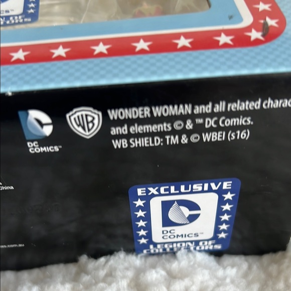 FUNKO EXCLUSIVE DC COMICS Wonder Woman Invisible Jet with Mini Figure - Picture 6 of 15
